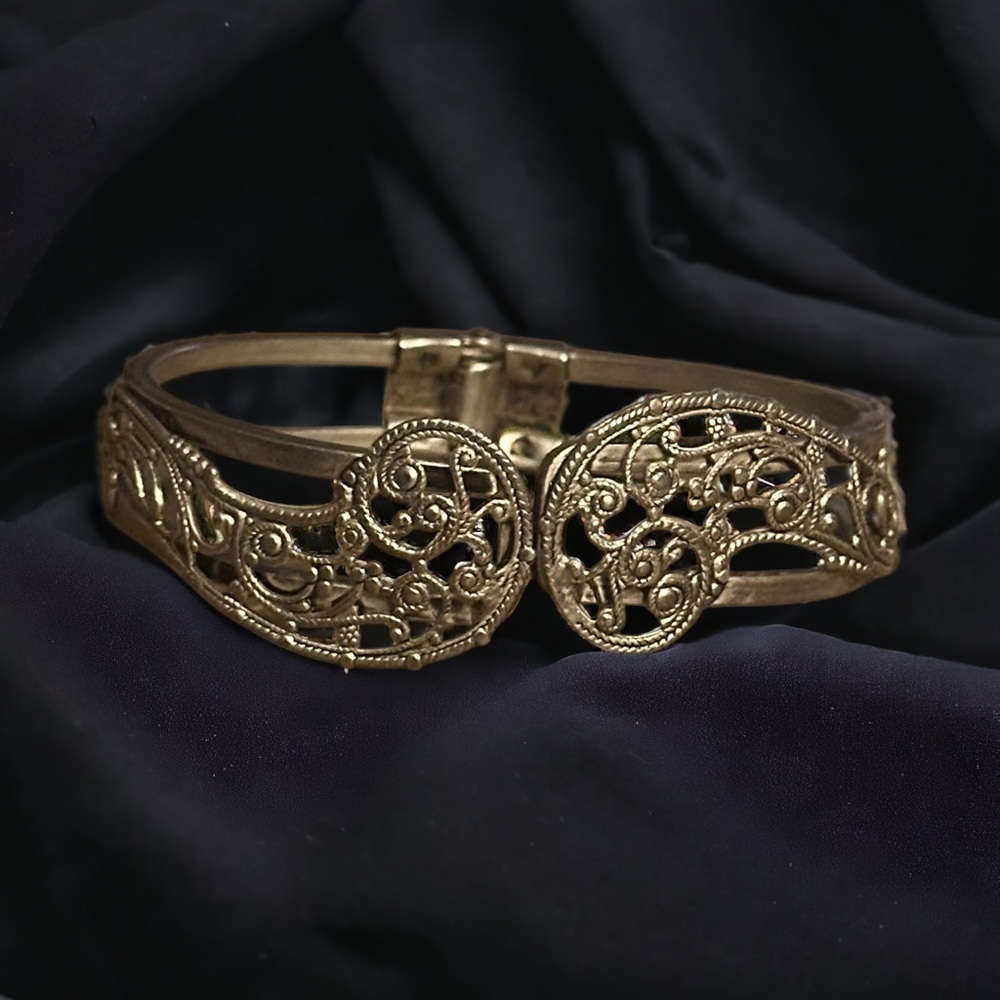 Vintage filigree paisley clamper bracelet
